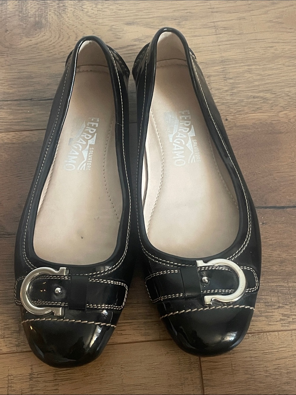 Salvatore Ferragamo Gancini Black Leather Patent Leather Flats Size 7.5